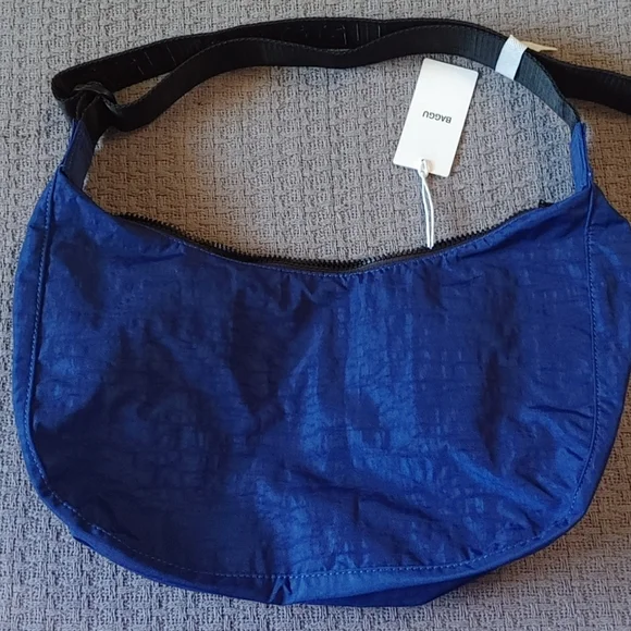BAGGU Medium Crescent Bag in Marine Blue - Picture 9 of 11